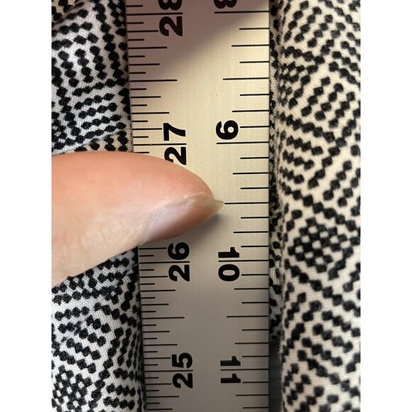 Old Navy Pants Womens 8 Black White Geo Harper Mid-Rise Cropped Stretch - Picture 5 of 12